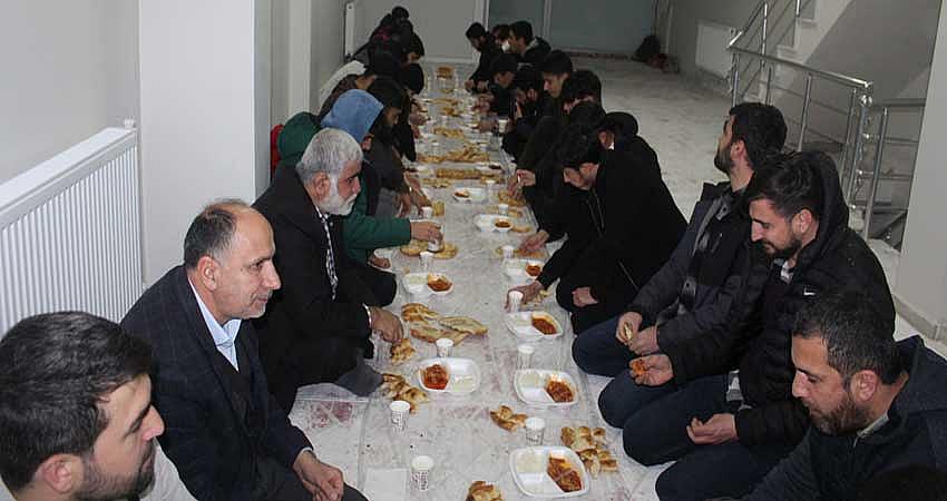 “GENÇLER İFTAR SOFRASINDA BİR ARAYA GELDİ”