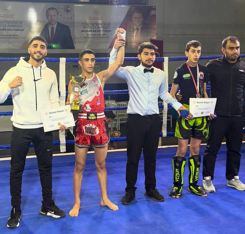 Azerbaycanlı Rakibini Nakavt Etti