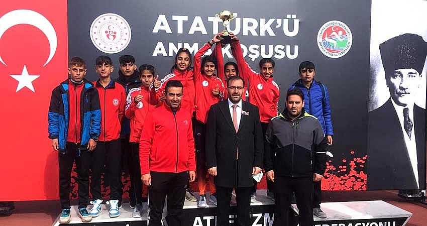 BİNGÖLLÜ KIZLAR TÜRKİYE BİRİNCİSİ OLDU