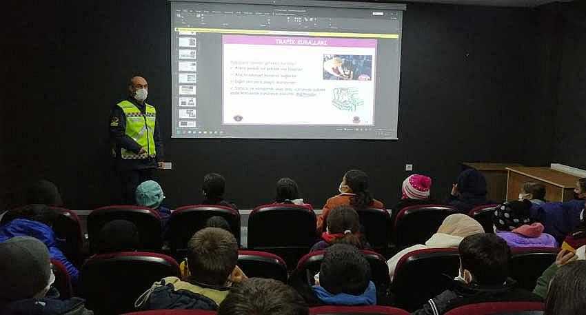 ÖĞRENCİLERE TRAFİK EĞİTİMİ VERİLDİ