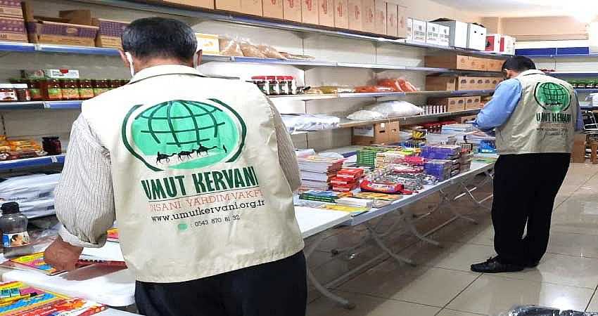 BİNGÖL UMUT KERVANI’NDAN ÖĞRENCİLERE KIRTASİYE YARDIMI