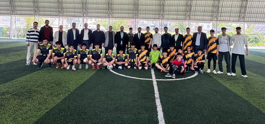 AK Gençlik'ten Halı Saha Turnuvası